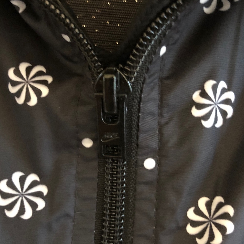 Nike Women’s Sportswear Bandana Print Jacket - Picture 4 of 7